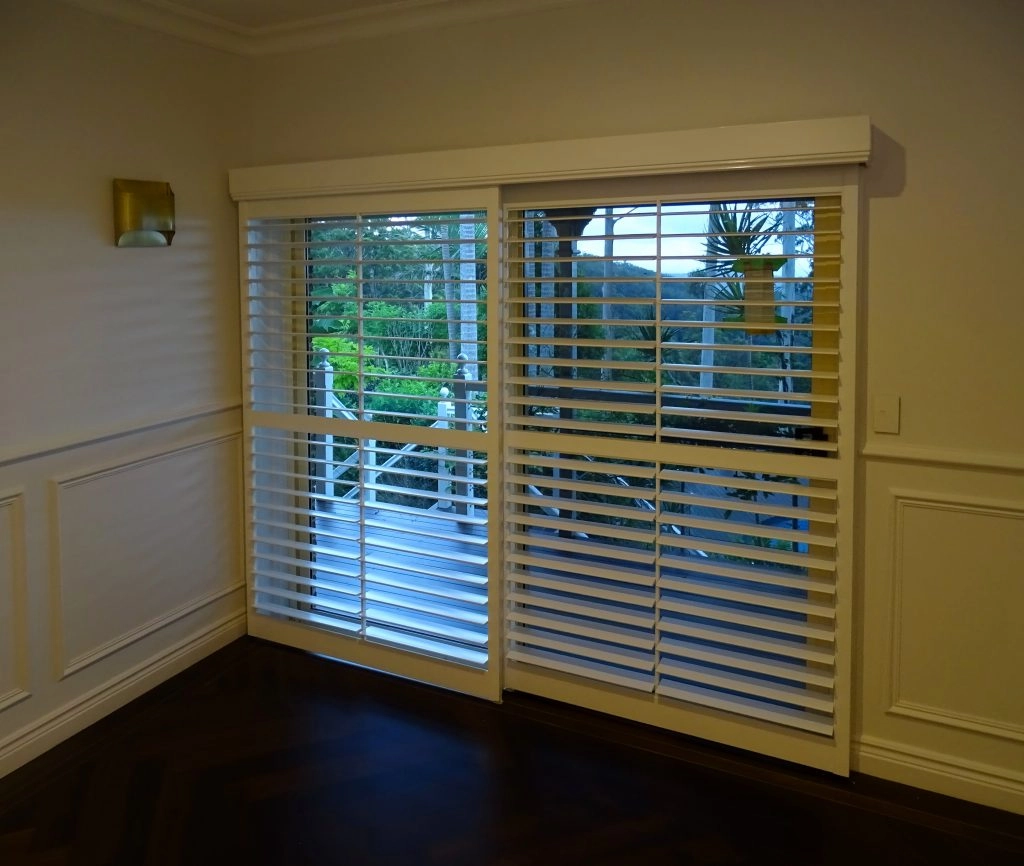 1.5m Ultra Wide shutter door panels with stylish pelmet