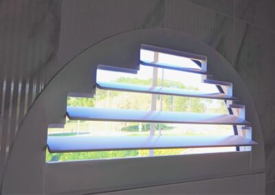 Recessed shutter panel for arched window