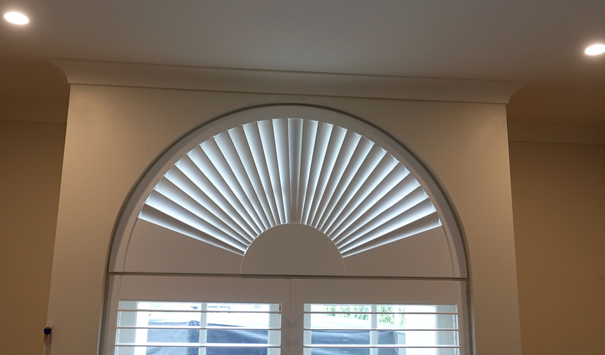 DSC05197-1200 Fan style Shutter blind in an arched window