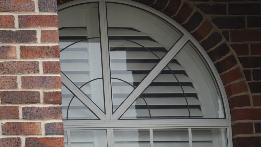 Blinds for Arched Windows: Plantation Shutters 13 Arch Shutter - Horizontal Round Design